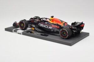 Red Bull RB19 Oracle #1 M. Verstappen Bahrain GP 2023 Winner Minichamps 1:18 113230201 Résine — image 5 sur 7