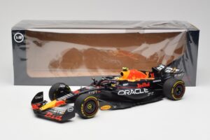 Red Bull RB19 #11 S. Perez Italian GP 2nd 2023 Minichamps 1:18 110231511 Métal — image 2 sur 6
