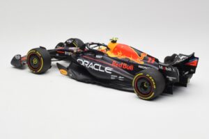Red Bull RB19 #11 S. Perez Italian GP 2nd 2023 Minichamps 1:18 110231511 Métal — image 4 sur 6