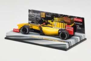Renault R30 #11 R. Kubica Race Car 2010 Minichamps 1:43 403100081 Métal — image 3 sur 6