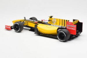 Renault F1 Team R30 #11 V. Petrov Showcar F1 2010 Minichamps 1:18 150100082 Métal — image 5 sur 6