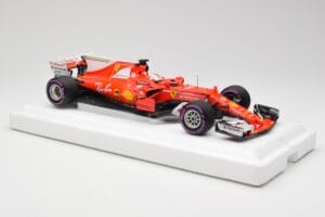 Scuderia Ferrari SF70H #5 S. Vettel Winner Australian GP 2017 BBR 1:18 BBR181705 Métal — image 4 sur 7
