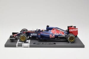 Scuderia Toro Rosso STR10 Renault #33 M. Verstappen Australian GP 2015 Minichamps 1:18 Scuderia Toro Rosso STR10 Renault #33 M. Verstappen Australian GP 2015 Minichamps 1:18 117150033 Résine