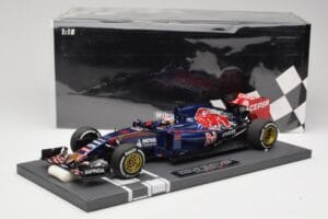 Scuderia Toro Rosso STR10 Renault #33 M. Verstappen Australian GP 2015 Minichamps 1:18 117150033 Résine — image 7 sur 7