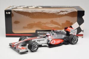 McLaren MP4-25 Vodafone #1 J. Button F1 2010 Minichamps 1:18 530101871-R1 Métal — image 7 sur 7