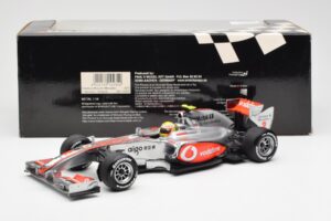 Vodafone McLaren Mercedes MP4-25 #3 L. Hamilton F1 Showcar 2010 Minichamps 1:18 530101872 Métal — image 6 sur 6