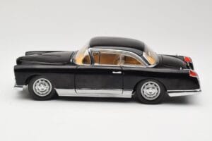Facel Vega HK500 Noir Sun Star 1:18 3751 Métal — image 4 sur 8