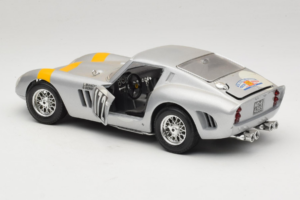 Ferrari 250 GTO #172 Tour de France 1964 Bburago 1:18 7011 Métal — image 5 sur 8