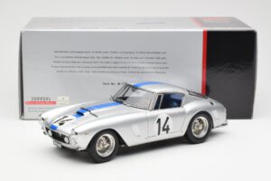 Ferrari 250 GT SWB #14 P. Noblet / J. Guichet Team Noblet 3rd Place 24 Hours of Le Mans 1961 CMC 1:18 M-079 Métal — image 6 sur 6