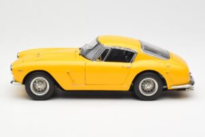 Ferrari 250 GT SWB Jaune CMC 1:18 M-054 Métal — image 3 sur 6