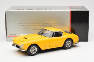 Ferrari 250 GT SWB Jaune CMC 1:18 M-054 Métal — image 6 sur 6