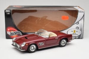 Ferrari 250 GT California Spider LWB Rouge Bordeaux Hot Wheels 1:18 25727 Métal — image 8 sur 8