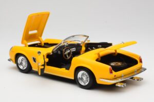 Ferrari 250 GT California Spider Jaune Hot Wheels 1:18 23905 Métal — image 5 sur 8