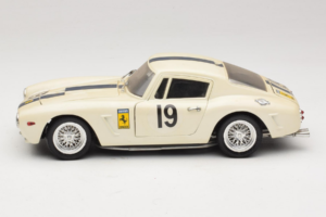 Ferrari 250 GT SWB Berlinette #19 Tour de France Automobile 1961 Eagles Race 1:18 6500 Métal — image 4 sur 8