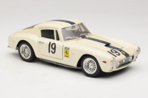 Ferrari 250 GT SWB Berlinette #19 Tour de France Automobile 1961 Eagles Race 1:18 6500 Métal — image 6 sur 8