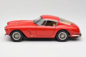 Ferrari 250 GT SWB Rouge CMC 1:18 M-046 Métal — image 3 sur 6