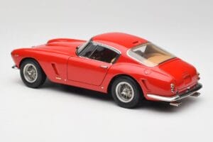 Ferrari 250 GT SWB Rouge CMC 1:18 M-046 Métal — image 5 sur 6