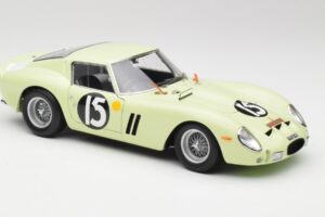 Ferrari 250 GTO #15 S. Moss / I. Ireland Goodwood Tourist Trophy Winner 1962 Kyosho 1:18 08438C Métal — image 6 sur 8
