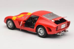 Ferrari 250 GTO #17 Bburago Sammlerborse Rouge Bburago 1:18 3007-P1 Métal — image 5 sur 8