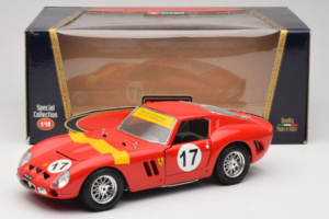 Ferrari 250 GTO #17 Bburago Sammlerborse Rouge Bburago 1:18 3007-P1 Métal — image 8 sur 8