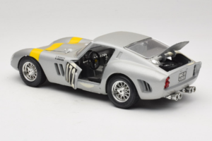 Ferrari 250 GTO #172 L. Bianchi / G. Berger Tour de France 1962 Argent Édition Limitée Bburago 1:18 3011-S1 Métal — image 5 sur 8
