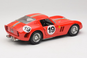 Ferrari 250 GTO #19 Rouge Rayures 1962 Bburago 1:18 3011-P3 Métal — image 3 sur 8