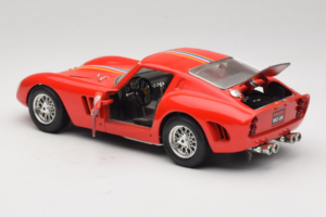 Ferrari 250 GTO #19 Rouge Rayures 1962 Bburago 1:18 3011-P3 Métal — image 5 sur 8