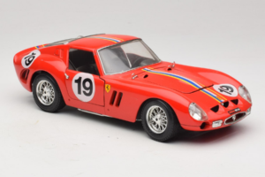 Ferrari 250 GTO #19 Rouge Rayures 1962 Bburago 1:18 3011-P3 Métal — image 6 sur 8