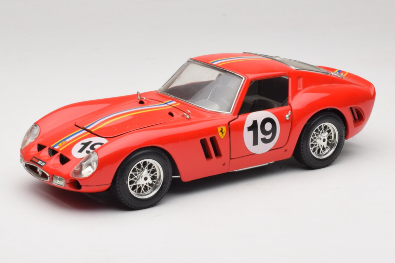 Ferrari 250 GTO #19 Rouge Rayures 1962 Bburago 1:18 3011-P3 Métal