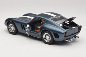 Ferrari 250 GTO #24 Bleu Bande Blanche 1962 Bburago 1:18 3011-B2 Métal — image 5 sur 8