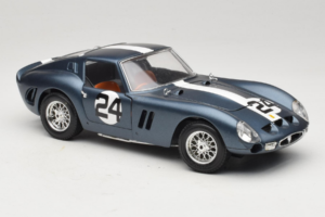 Ferrari 250 GTO #24 Bleu Bande Blanche 1962 Bburago 1:18 3011-B2 Métal — image 6 sur 8