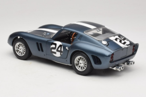 Ferrari 250 GTO #24 Bleu Bande Blanche 1962 Bburago 1:18 3011-B2 Métal — image 7 sur 8