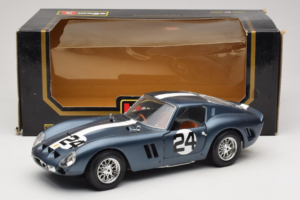 Ferrari 250 GTO #24 Bleu Bande Blanche 1962 Bburago 1:18 3011-B2 Métal — image 8 sur 8