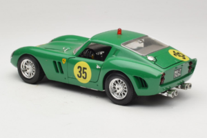 Ferrari 250 GTO #35 Vert 1962 Bburago 1:18 3011-G2 Métal — image 7 sur 8