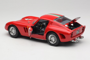 Ferrari 250 GTO #96 Rouge 1962 Bburago 1:18 3011-N1 Métal — image 5 sur 8