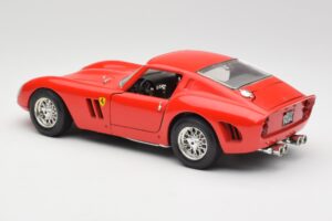 Ferrari 250 GTO Rouge Bburago 1:18 3011 Métal — image 7 sur 8