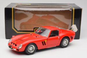 Ferrari 250 GTO Rouge Bburago 1:18 3011 Métal — image 8 sur 8