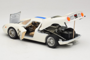 Ferrari 250 LM #22 Blanc 1965 Bburago 1:18 3333-W1 Métal — image 5 sur 8