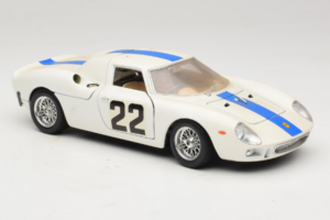 Ferrari 250 LM #22 Blanc 1965 Bburago 1:18 3333-W1 Métal — image 6 sur 8