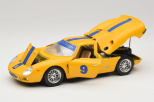 Ferrari 250 LM #9 Jaune 1965 Bburago 1:18 3033-Y1 Métal — image 2 sur 8
