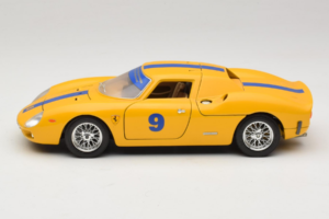 Ferrari 250 LM #9 Jaune 1965 Bburago 1:18 3033-Y1 Métal — image 4 sur 8