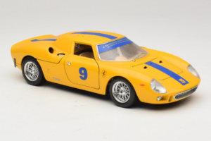 Ferrari 250 LM #9 Jaune 1965 Bburago 1:18 3033-Y1 Métal — image 6 sur 8