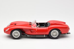 Ferrari 250 Testa Rossa Pontoon Fender Rouge CMC 1:18 M-071 Métal — image 3 sur 6