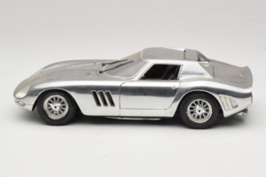 Ferrari 275 GTB Chrome Argent Guiloy 1:18 B004 Métal — image 4 sur 8