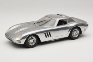 Ferrari 275 GTB Chrome Argent Guiloy 1:18 B004 Métal