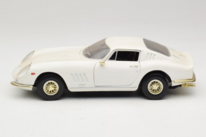 Ferrari 275 GTB/4 Blanc ERTL 1:18 7493 Métal — image 4 sur 8