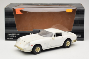 Ferrari 275 GTB/4 Blanc ERTL 1:18 7493 Métal — image 8 sur 8