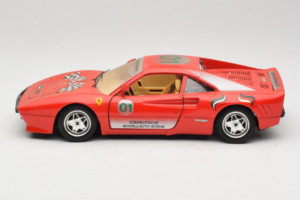 Ferrari 288 GTO #1 Rouge 1984 Bburago 1:18 3027-P3 Métal — image 4 sur 8