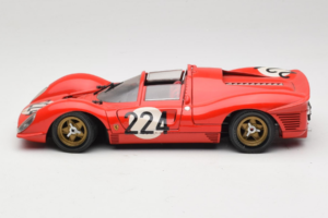 Ferrari 330 P4 #224 Rouge 1967 Revell 1:18 48825-P2 Métal — image 4 sur 7