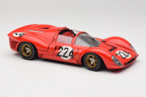 Ferrari 330 P4 #224 Rouge 1967 Revell 1:18 48825-P2 Métal — image 5 sur 7